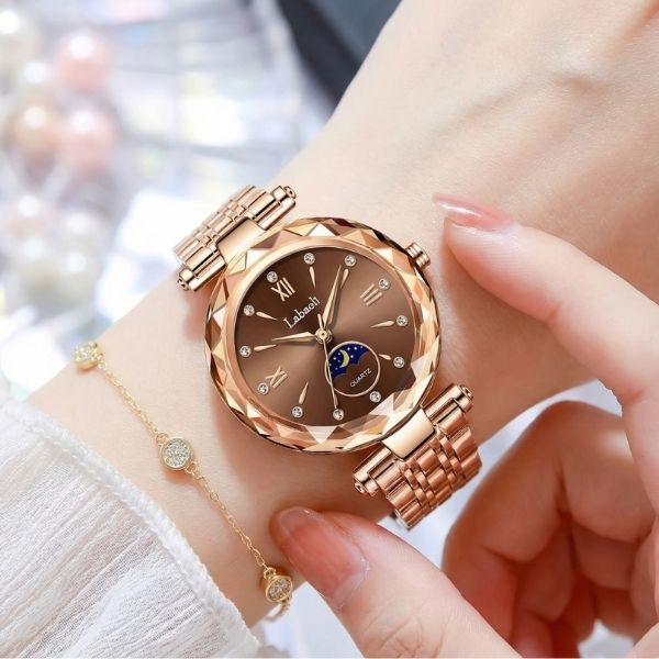 الساعة الكريستالية الفاخرة