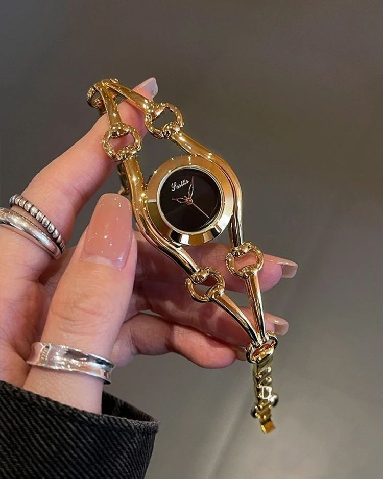 ساعة سويسرية أصلية فاخرة مقاومة للماء بسوار مجوف للنساء