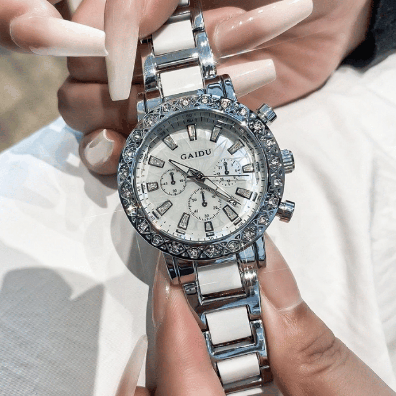 ساعة الإمبراطورة الفضية المرصّعة بالكريستال