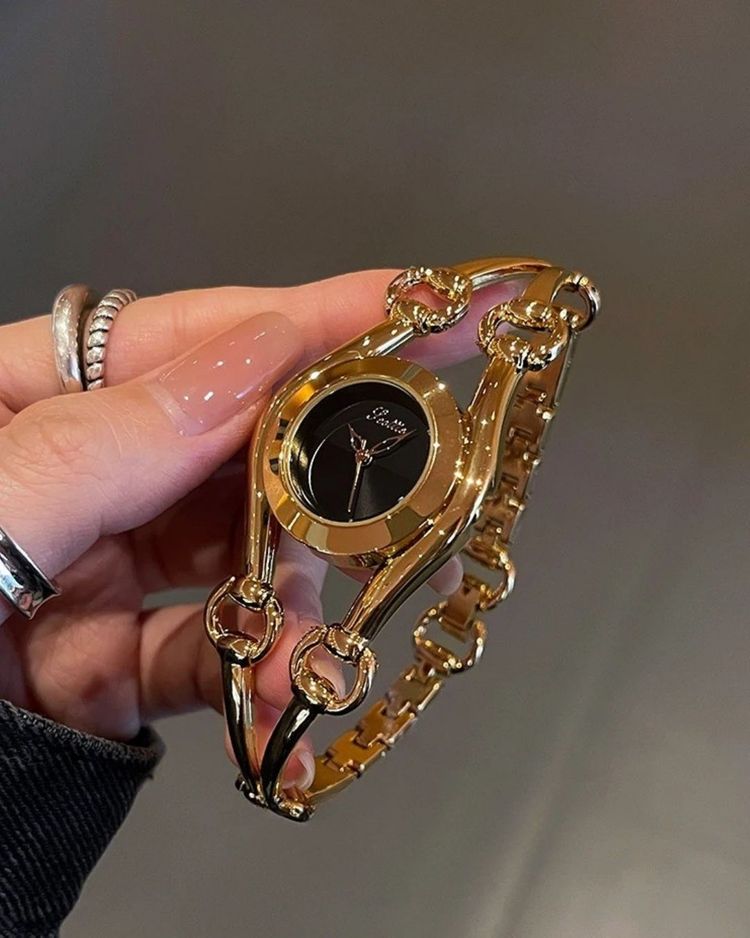 ساعة سويسرية أصلية فاخرة مقاومة للماء بسوار مجوف للنساء