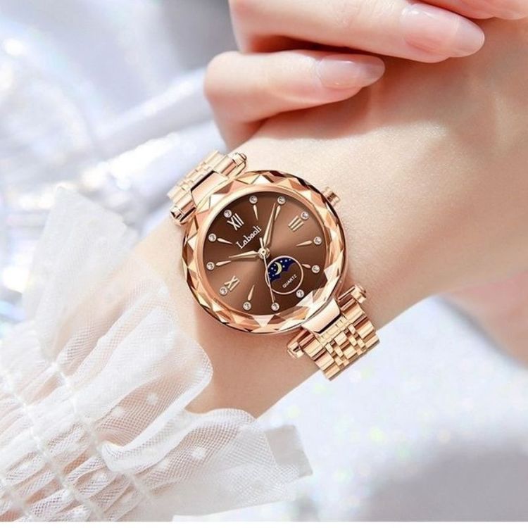 ساعة نسائية ماسّية فاخرة