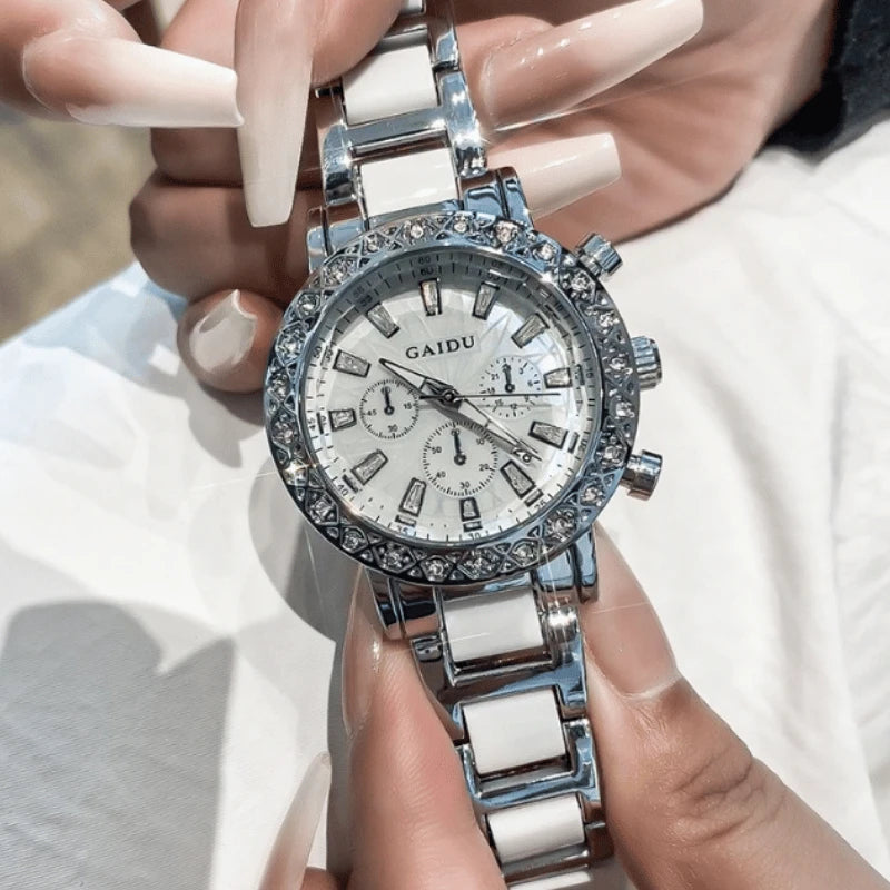 ساعة الإمبراطورة الفضية المرصّعة بالكريستال