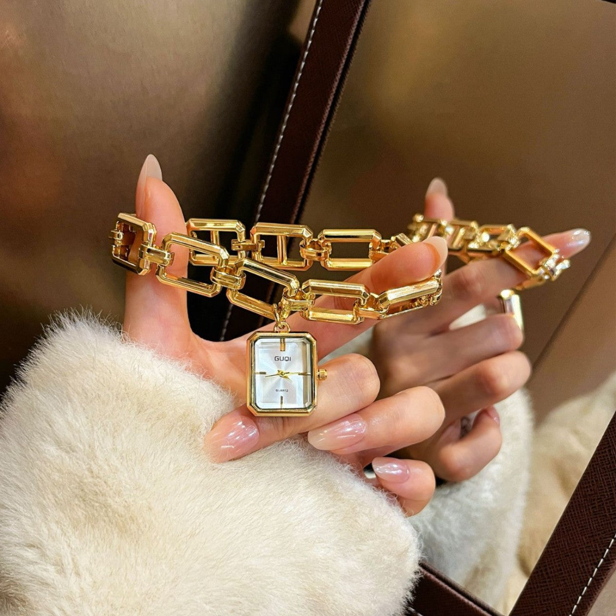 ساعة الديفا الذهبية