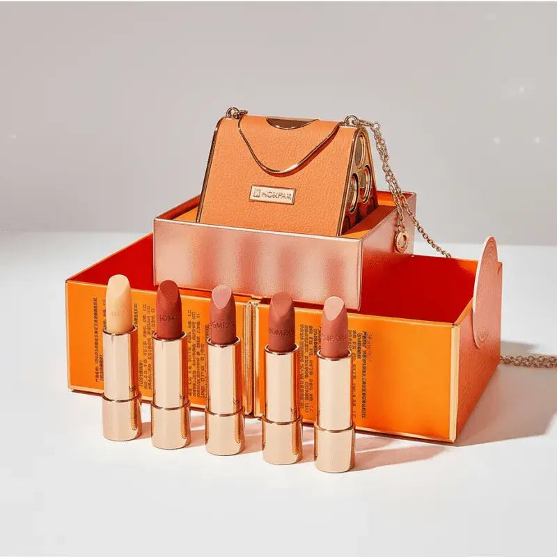 مجموعة أحمر الشفاه مع حقيبة أنثوية فاخرة